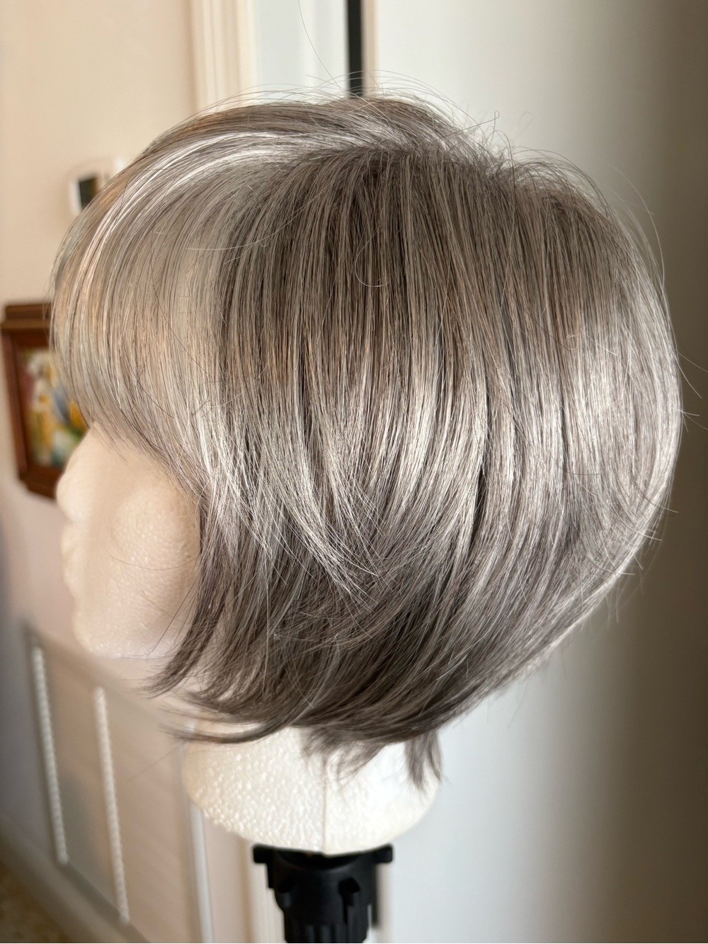 NORIKO in Silver Gray Short Synthetic Wig! Like new. Basic cap! Bangs. - Picture 3 of 9